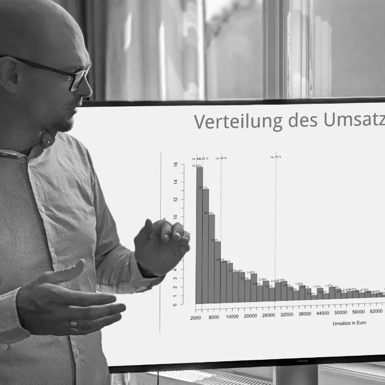 Thomas Urban von ebit.plus präsentiert statistische Ergebnisse