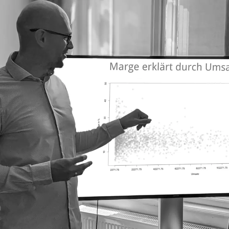 Thomas Urban von ebit.plus diskutiert Korrelationsanalysen